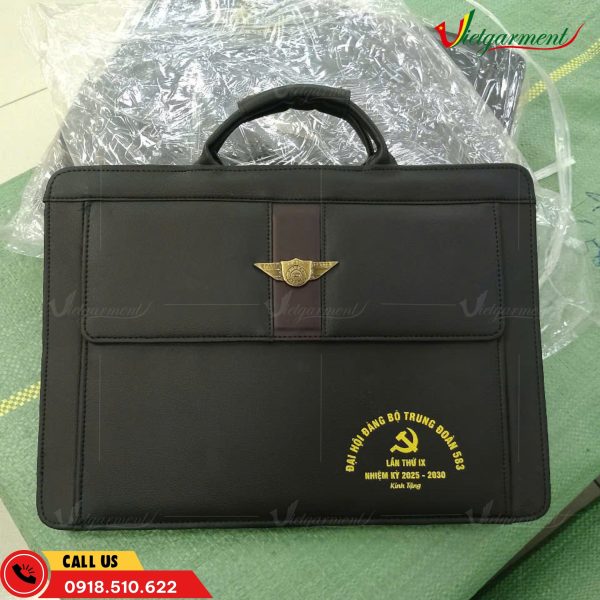 Quà tặng cặp da in logo Trung đoàn 583 dịp đại hội Đảng bộ