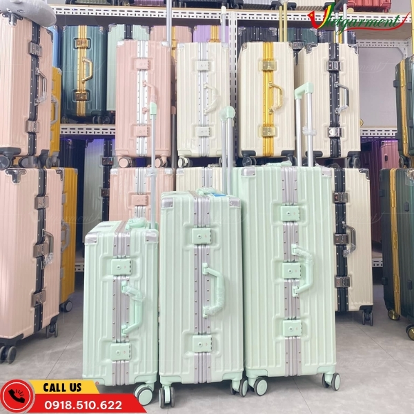 Vali size 24 có tay cầm tiện lợi, chắc chắn