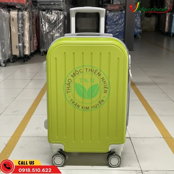 Vali In Logo Ngành Mỹ Phẩm Trần Kim Huyền 9 Quà tặng vali màu xanh lá cho công ty mỹ phẩm organic Thảo Mộc Thiên Nhiên