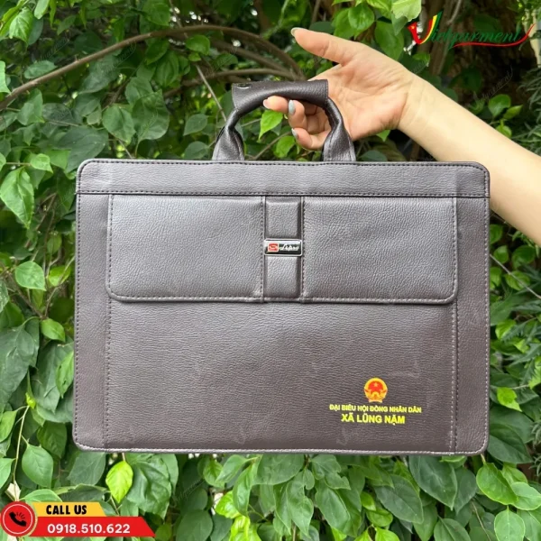 Cặp da HĐND xã Lũng Nặm quà tặng đại biểu