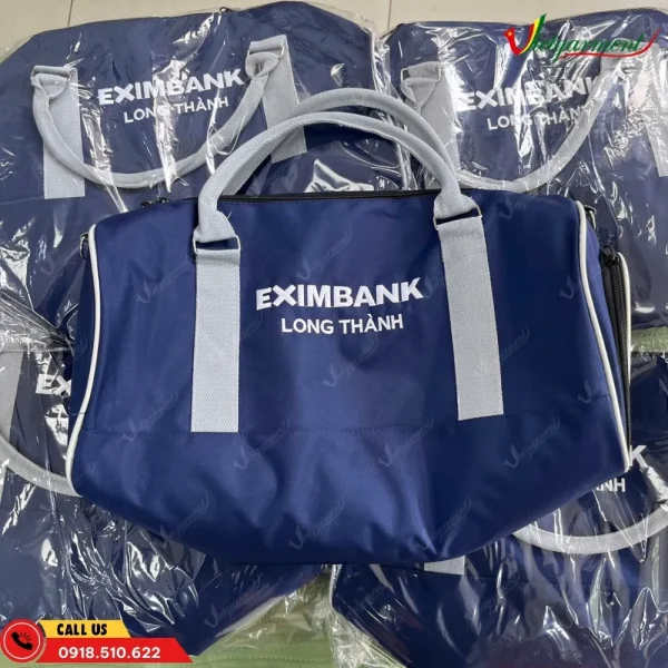 Túi du lịch xanh dương quà tặng Eximbank Long Thành